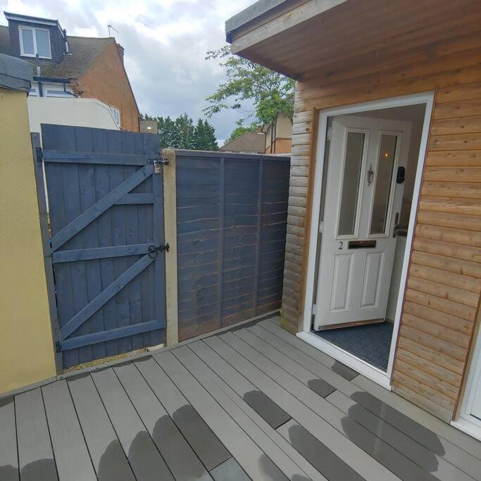 Self Contained, Double Bed Studio, Private Kitchen, Private Bath, Walking Distance To Harry Potter Watford  Esterno foto