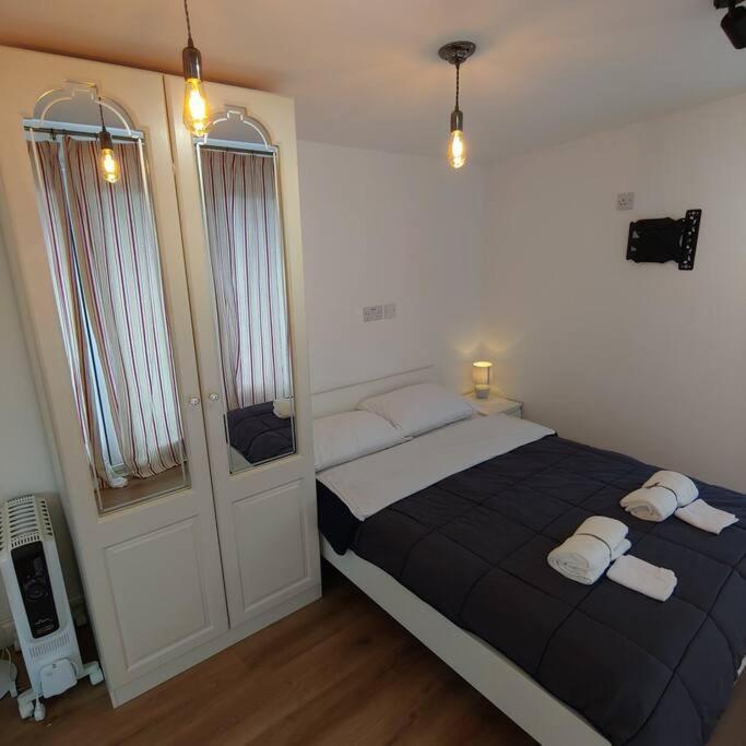 Self Contained, Double Bed Studio, Private Kitchen, Private Bath, Walking Distance To Harry Potter Watford  Esterno foto