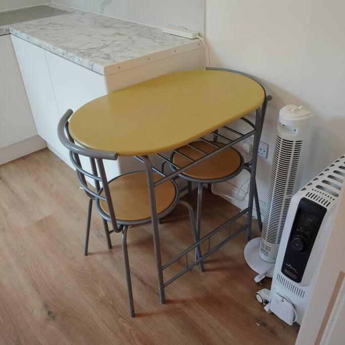 Self Contained, Double Bed Studio, Private Kitchen, Private Bath, Walking Distance To Harry Potter Watford  Esterno foto