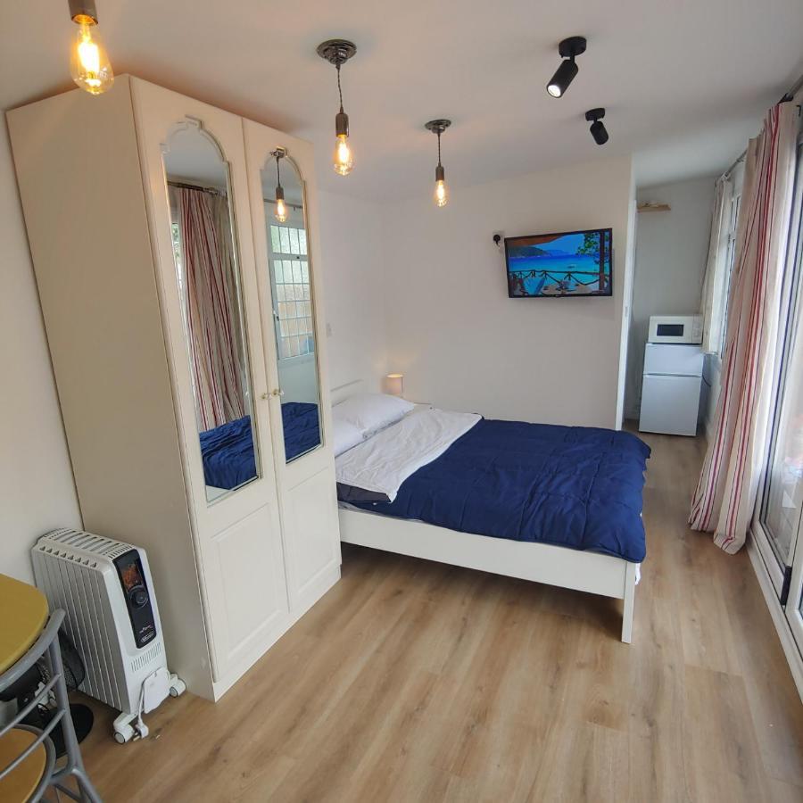 Self Contained, Double Bed Studio, Private Kitchen, Private Bath, Walking Distance To Harry Potter Watford  Esterno foto