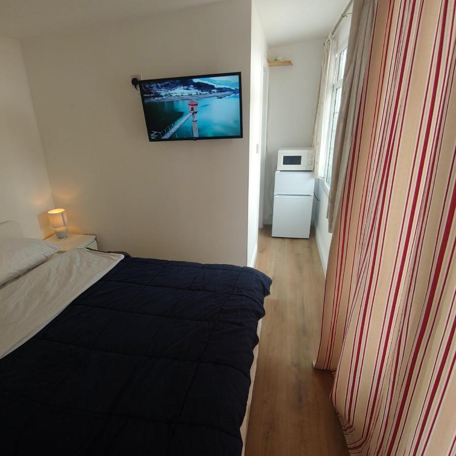 Self Contained, Double Bed Studio, Private Kitchen, Private Bath, Walking Distance To Harry Potter Watford  Esterno foto