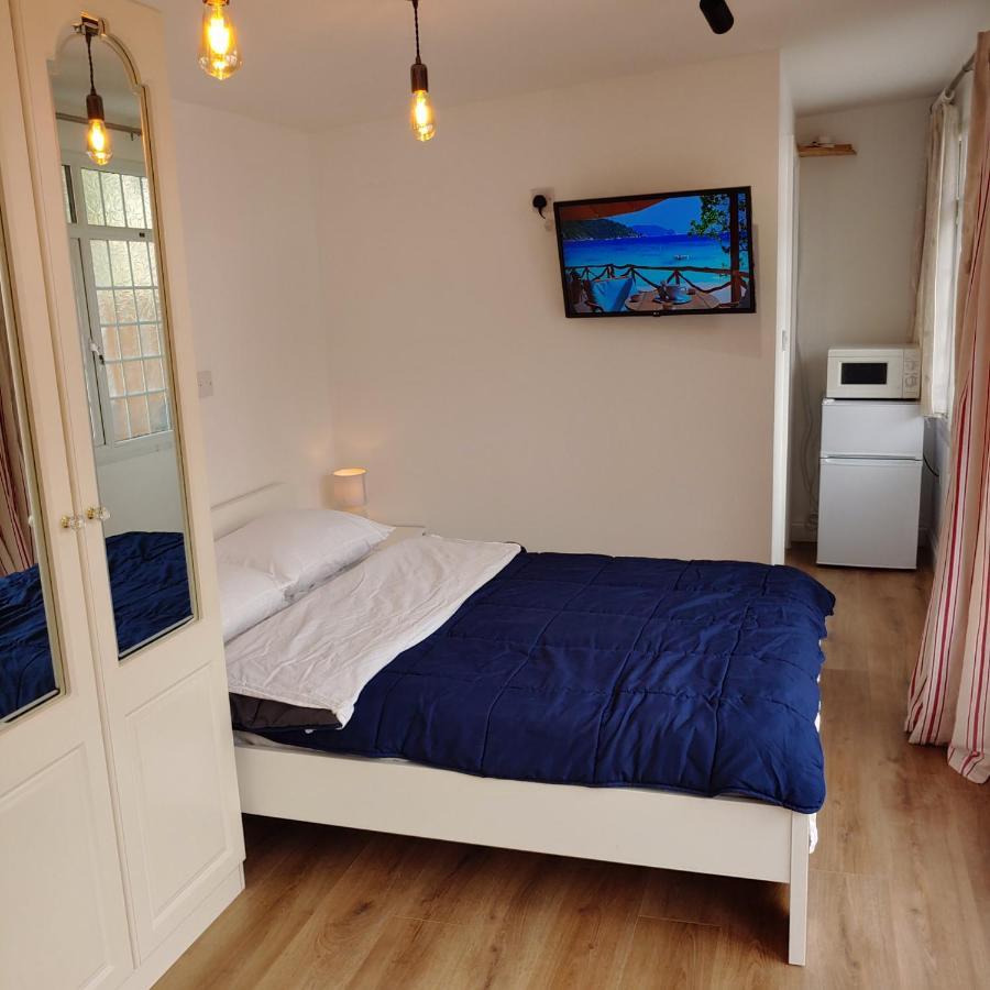 Self Contained, Double Bed Studio, Private Kitchen, Private Bath, Walking Distance To Harry Potter Watford  Esterno foto
