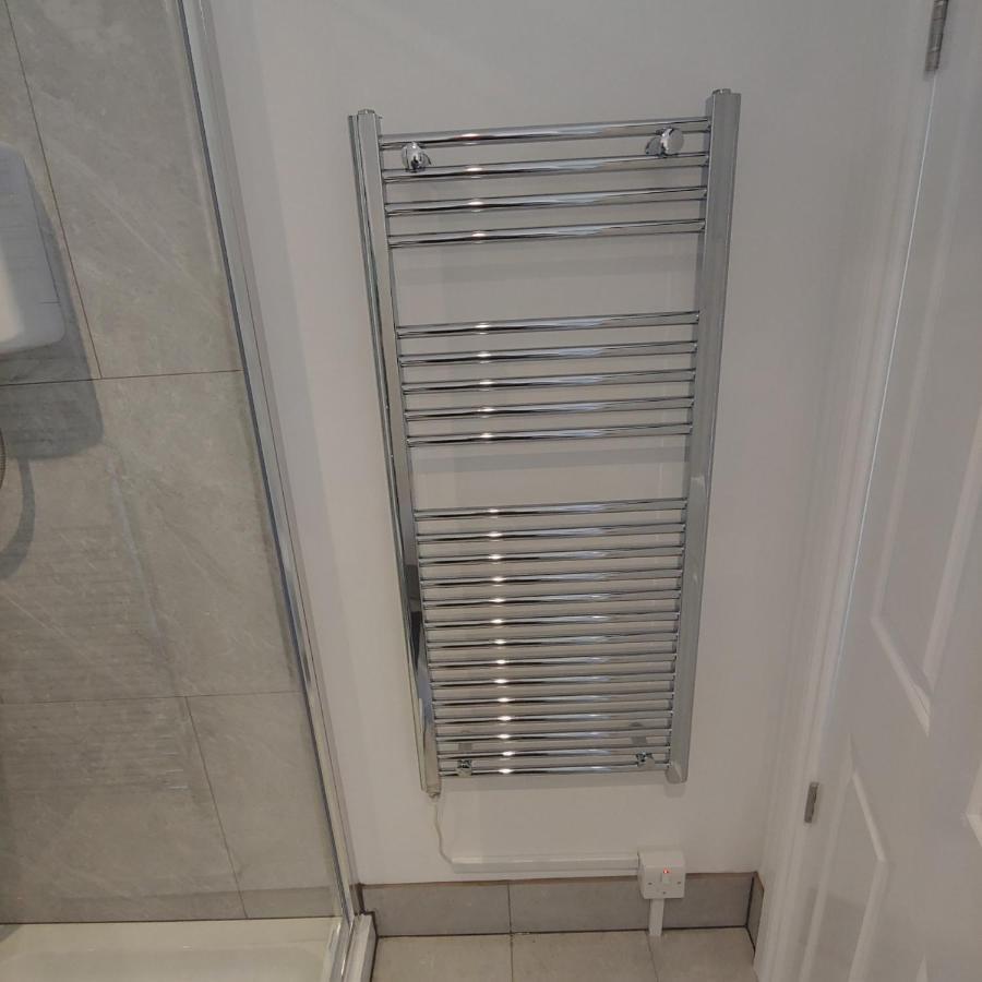 Self Contained, Double Bed Studio, Private Kitchen, Private Bath, Walking Distance To Harry Potter Watford  Esterno foto