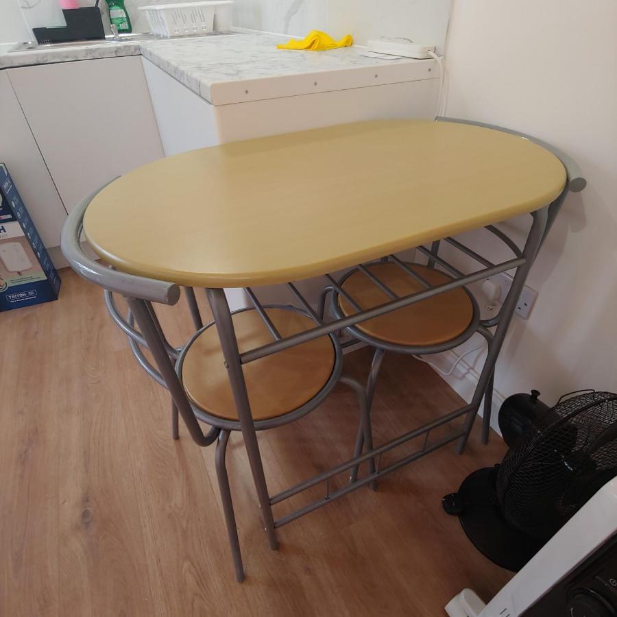 Self Contained, Double Bed Studio, Private Kitchen, Private Bath, Walking Distance To Harry Potter Watford  Esterno foto