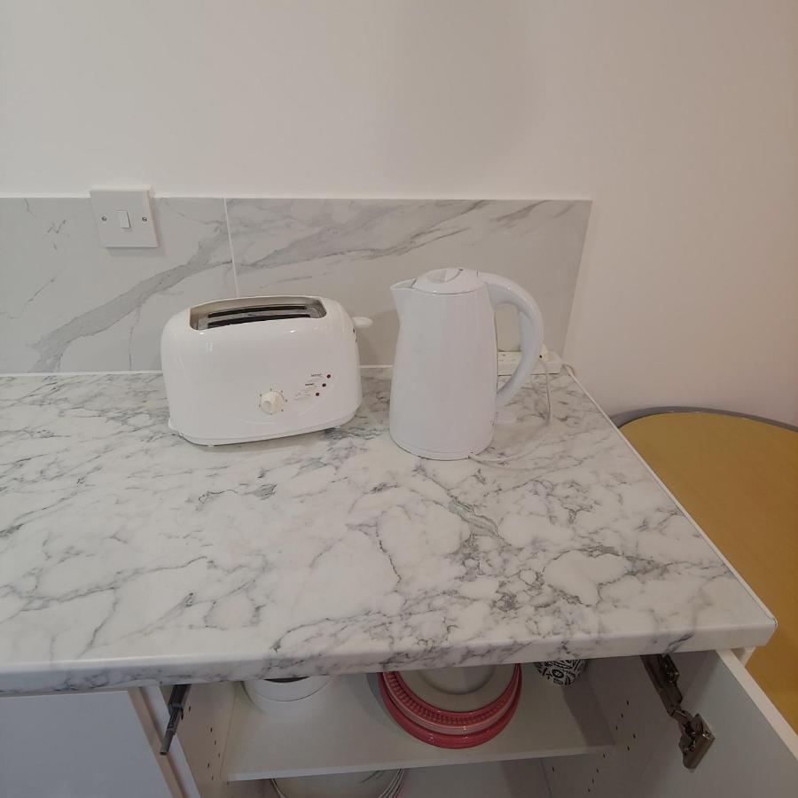 Self Contained, Double Bed Studio, Private Kitchen, Private Bath, Walking Distance To Harry Potter Watford  Esterno foto