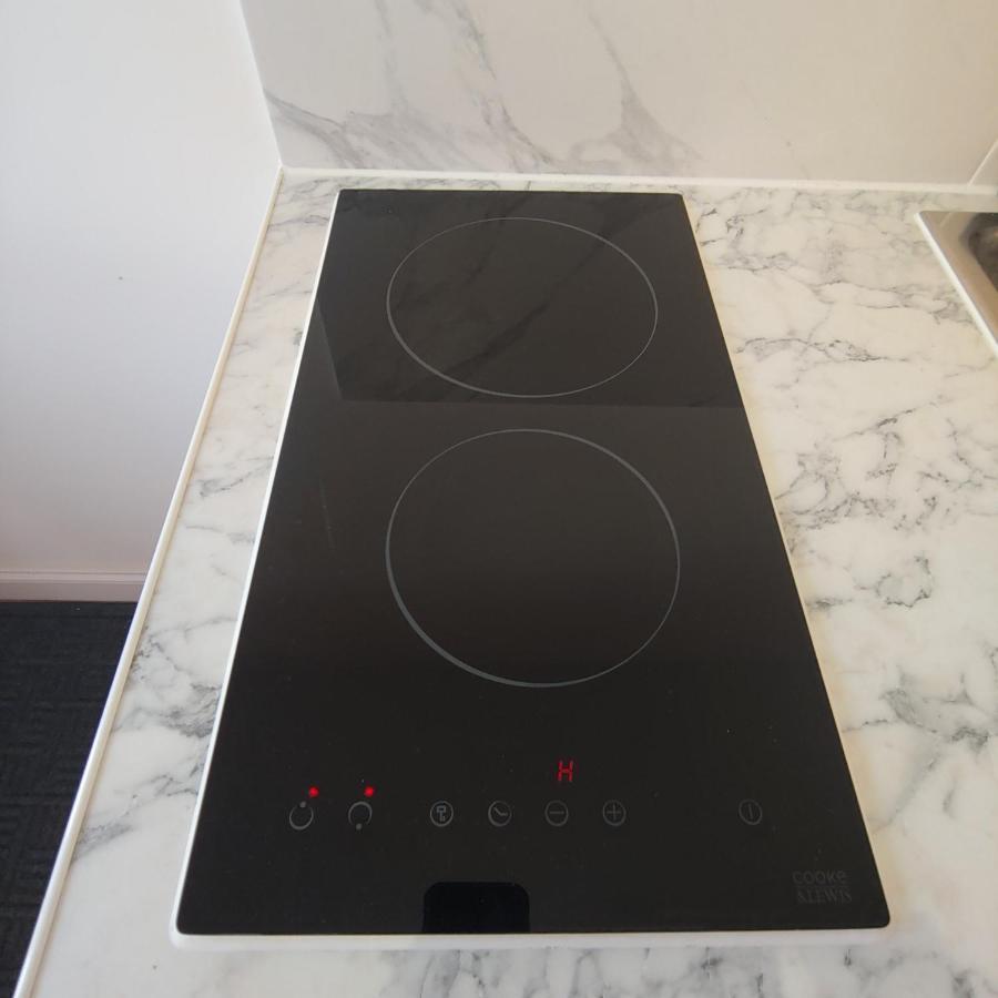 Self Contained, Double Bed Studio, Private Kitchen, Private Bath, Walking Distance To Harry Potter Watford  Esterno foto
