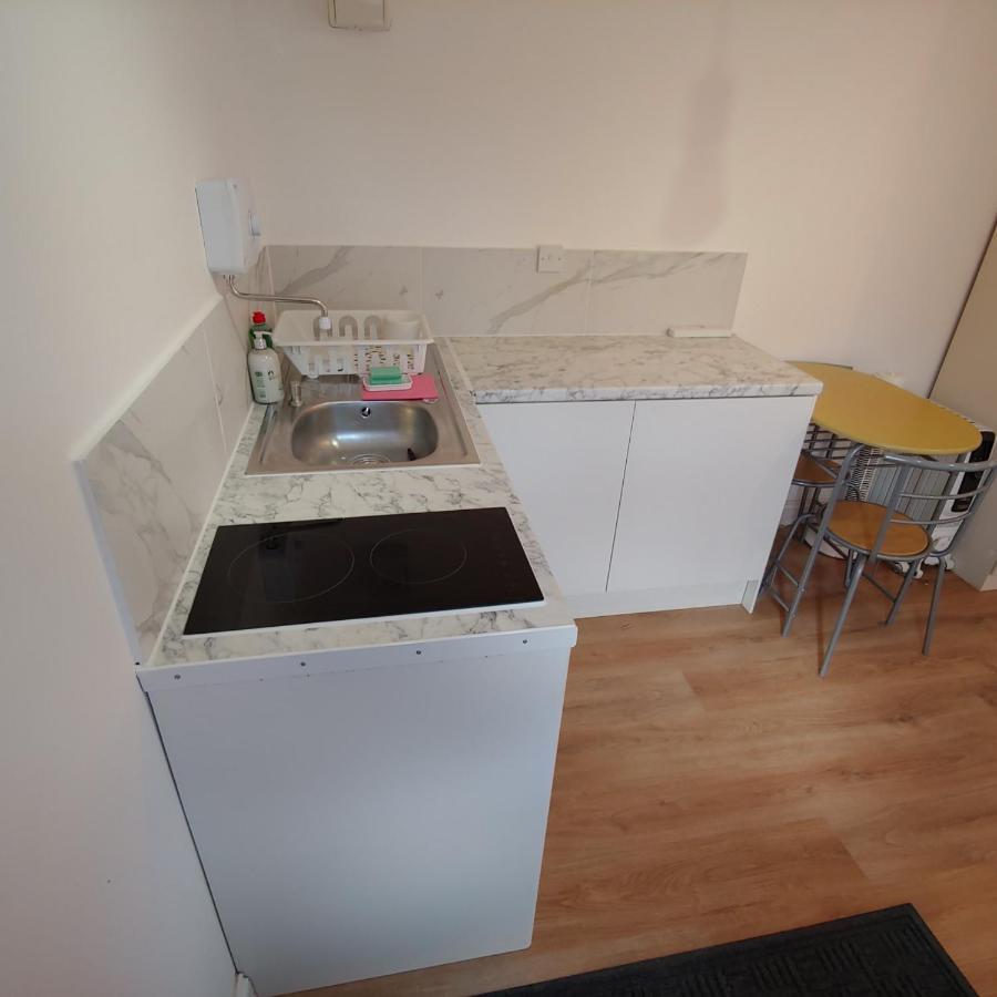 Self Contained, Double Bed Studio, Private Kitchen, Private Bath, Walking Distance To Harry Potter Watford  Esterno foto