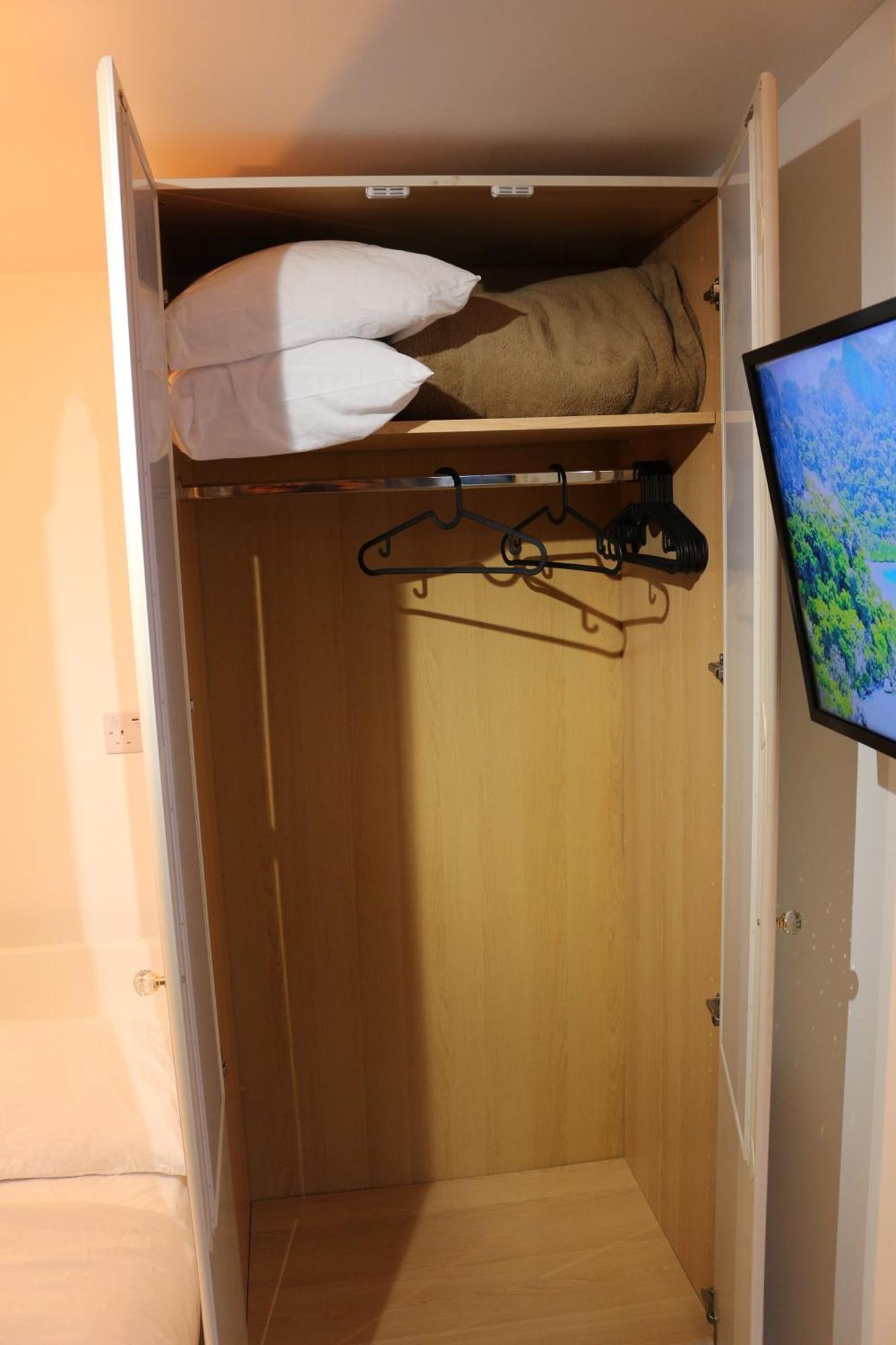 Self Contained, Double Bed Studio, Private Kitchen, Private Bath, Walking Distance To Harry Potter Watford  Esterno foto