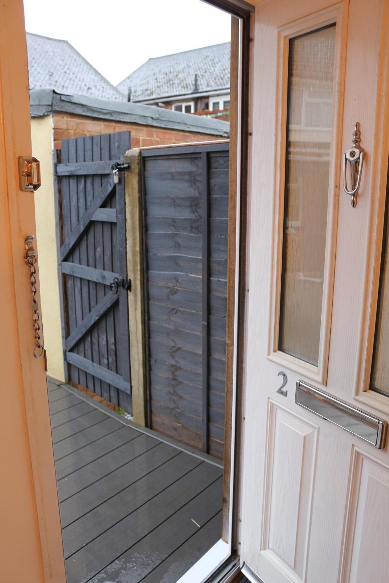 Self Contained, Double Bed Studio, Private Kitchen, Private Bath, Walking Distance To Harry Potter Watford  Esterno foto