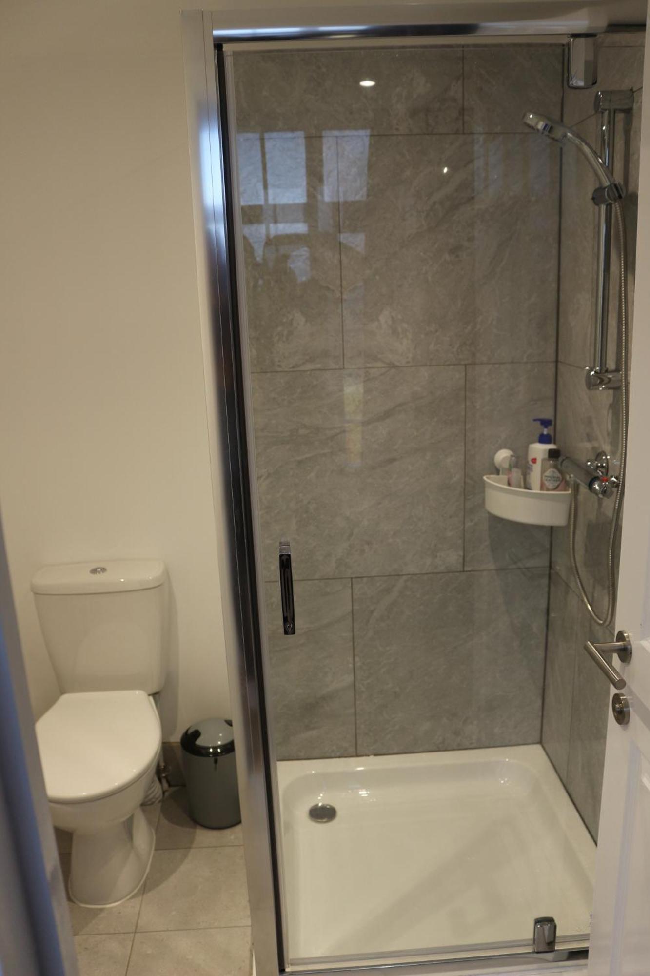 Self Contained, Double Bed Studio, Private Kitchen, Private Bath, Walking Distance To Harry Potter Watford  Esterno foto