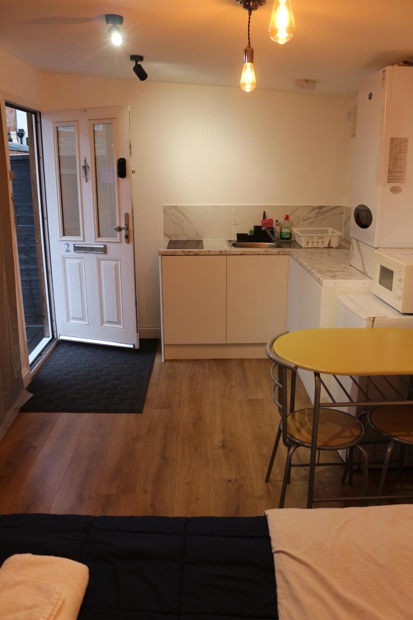 Self Contained, Double Bed Studio, Private Kitchen, Private Bath, Walking Distance To Harry Potter Watford  Esterno foto