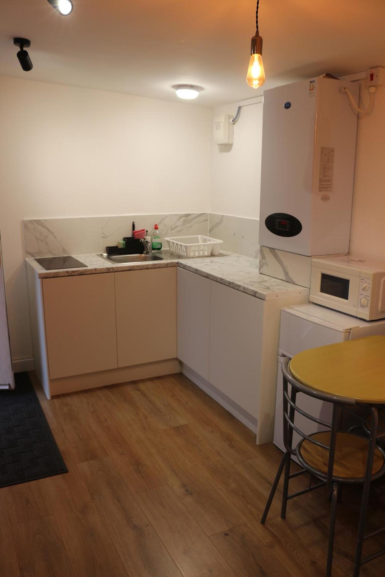 Self Contained, Double Bed Studio, Private Kitchen, Private Bath, Walking Distance To Harry Potter Watford  Esterno foto