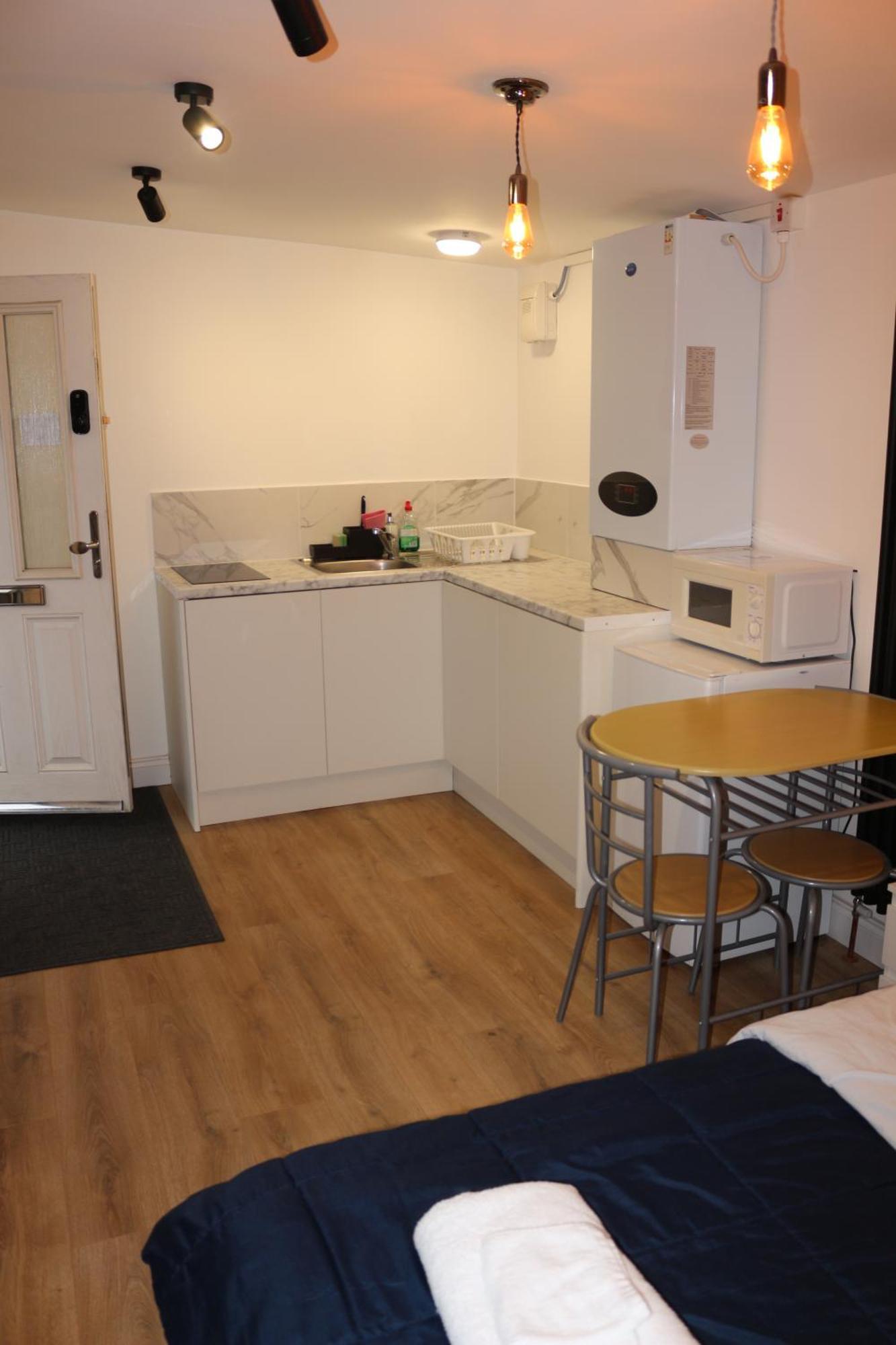 Self Contained, Double Bed Studio, Private Kitchen, Private Bath, Walking Distance To Harry Potter Watford  Esterno foto