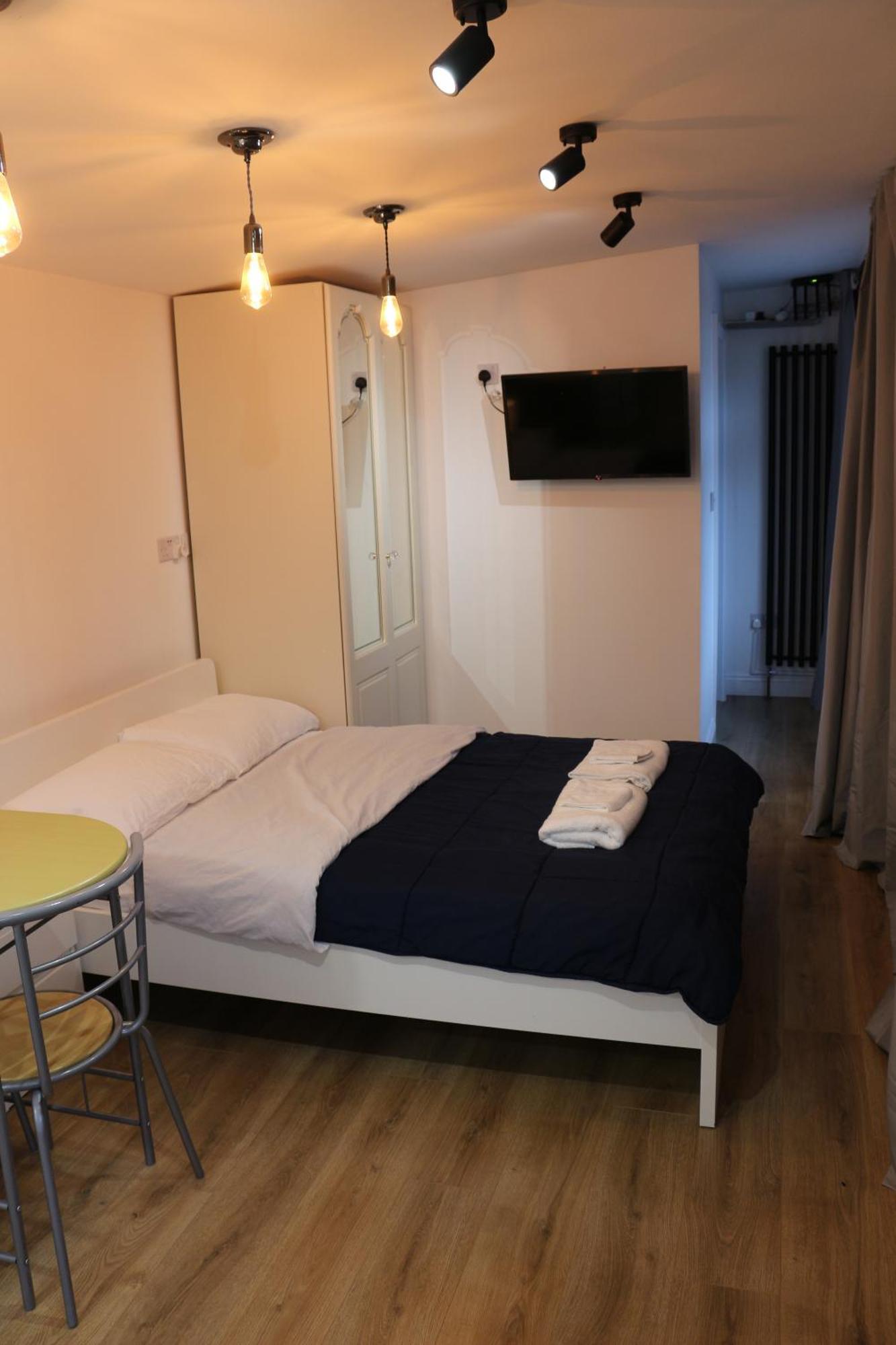 Self Contained, Double Bed Studio, Private Kitchen, Private Bath, Walking Distance To Harry Potter Watford  Esterno foto