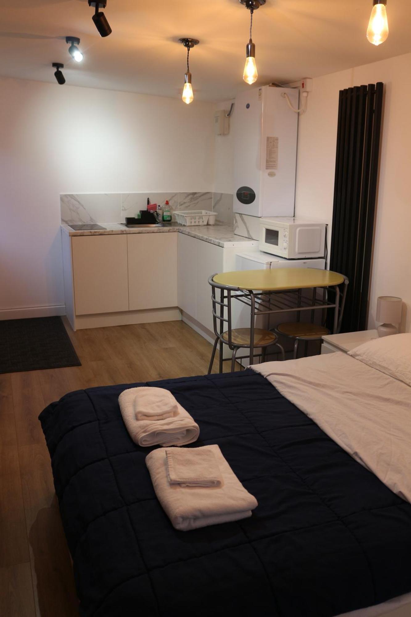 Self Contained, Double Bed Studio, Private Kitchen, Private Bath, Walking Distance To Harry Potter Watford  Esterno foto