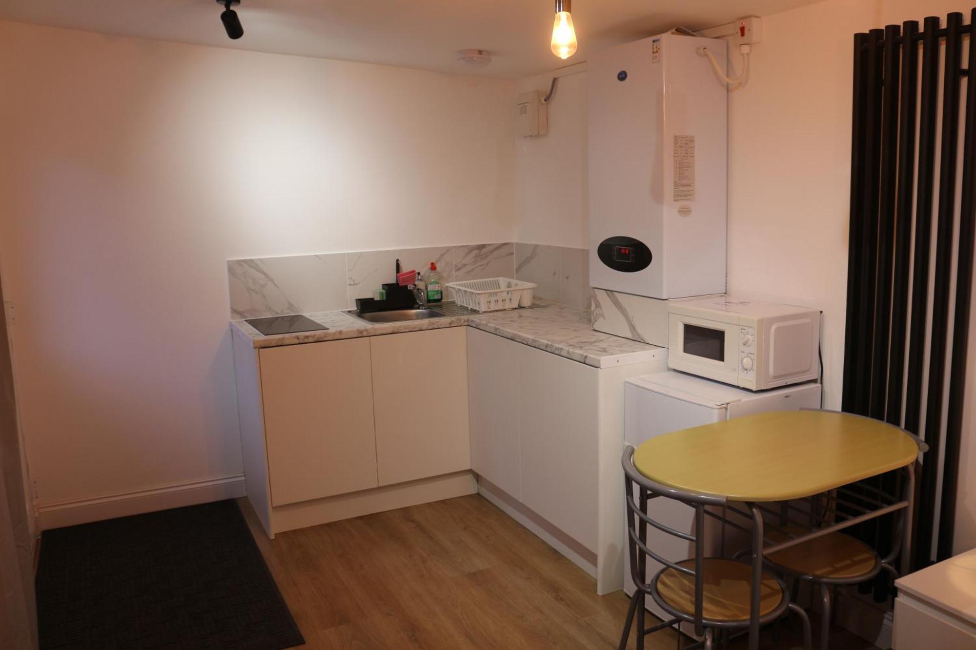 Self Contained, Double Bed Studio, Private Kitchen, Private Bath, Walking Distance To Harry Potter Watford  Esterno foto